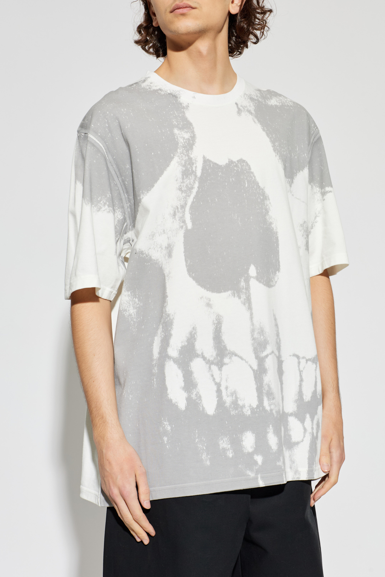 Alexander McQueen T-shirt with a distinctive skull motif | Men's